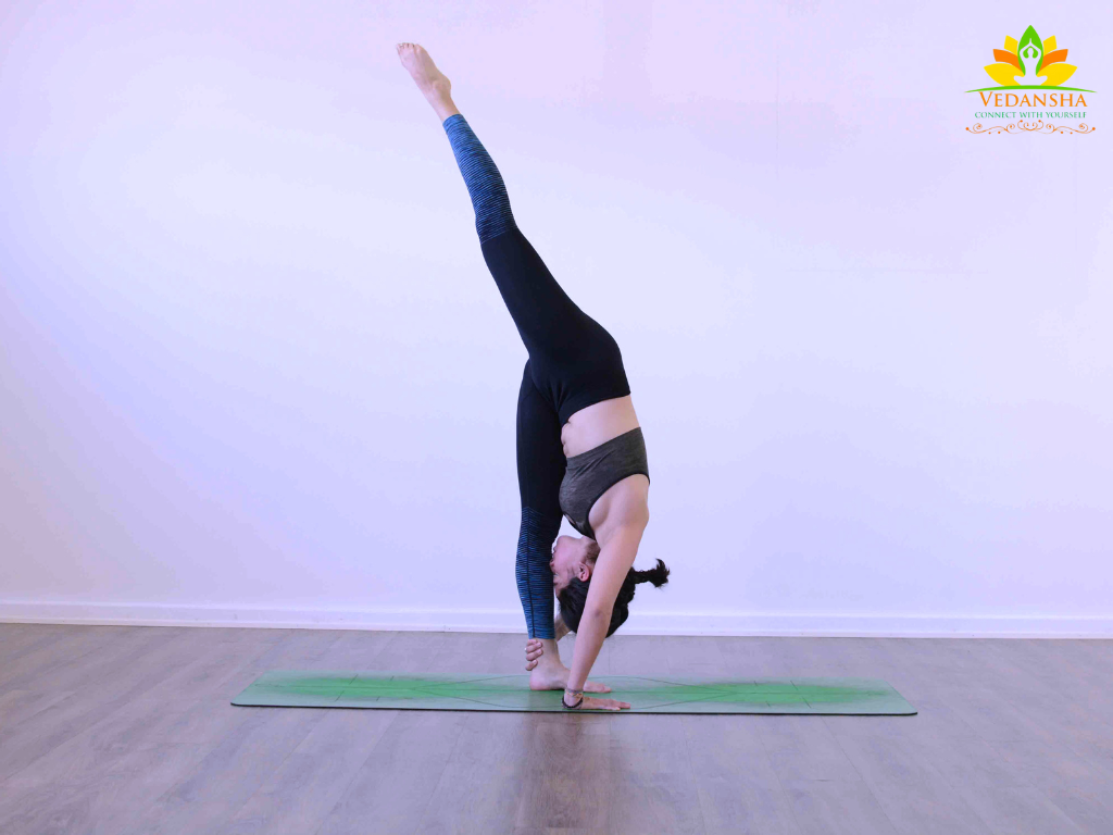  Standing Splits (Urdhva Prasarita Eka Padasana)